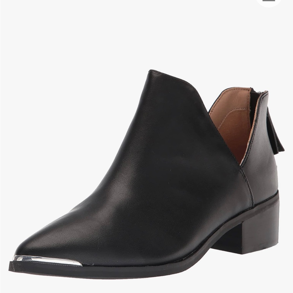 Dolce vita wendee cut out ankle bootie never worn